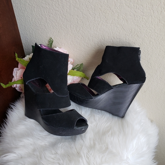 Volatile Leather Wedges - Picture 3 of 6